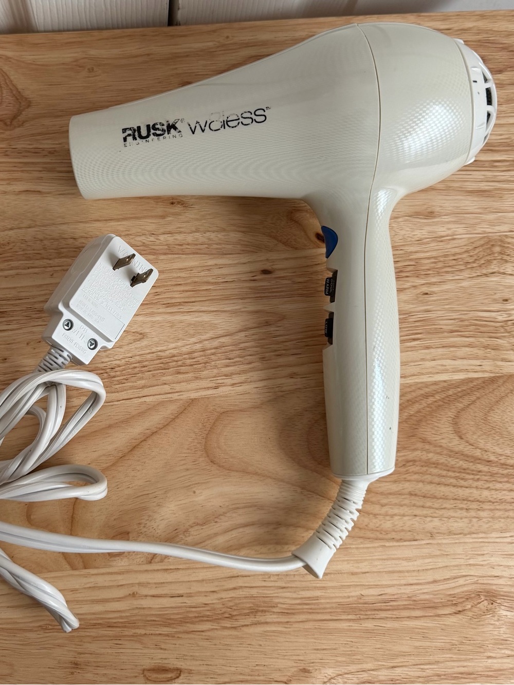 Rusk W8less White Compact Hair Dryer